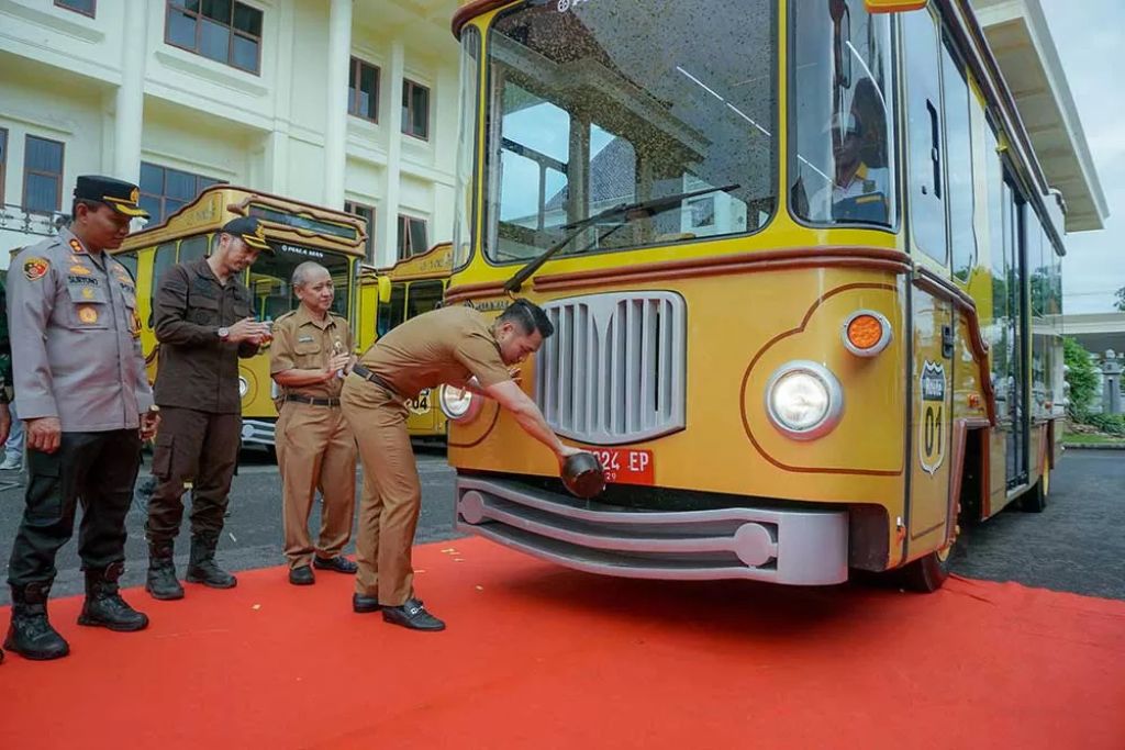 Kemenhub Salurkan 150 Bus Sekolah Sepanjang 2025, Perluas Akses Transportasi Aman bagi Pelajar