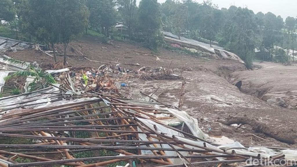 Duka Cisarua: 25 Korban Longsor Ditemukan, Puluhan Warga Masih Tertimbun
