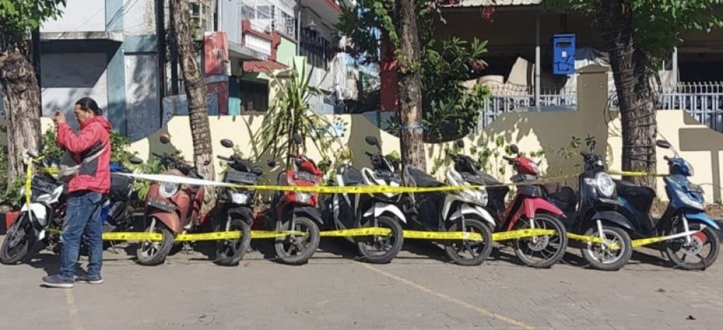 Asyik Ngopi, Pelaku dan Penadah Motor Curian di Surabaya Digrebek