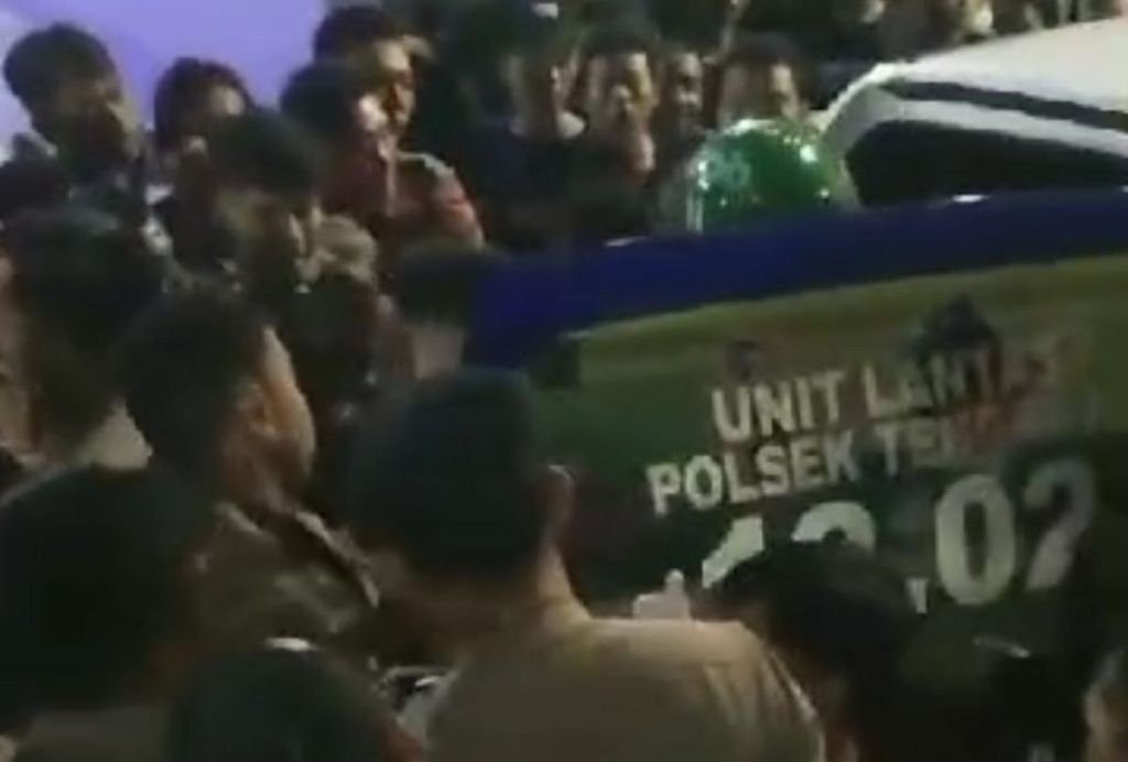 Puluhan Polisi Evakuasi Pelaku Curanmor Surabaya Dihakimi Massa