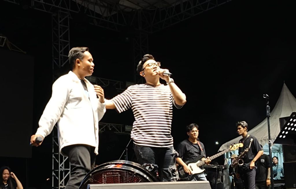 Momen Denny Caknan Ajak Duet Ponidi 'Sekop Sekop' Nyanyikan Lagu LDR