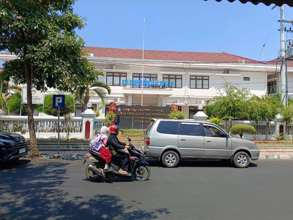 Pencairan Dana Beasiswa Situbondo Cerdas Tersendat