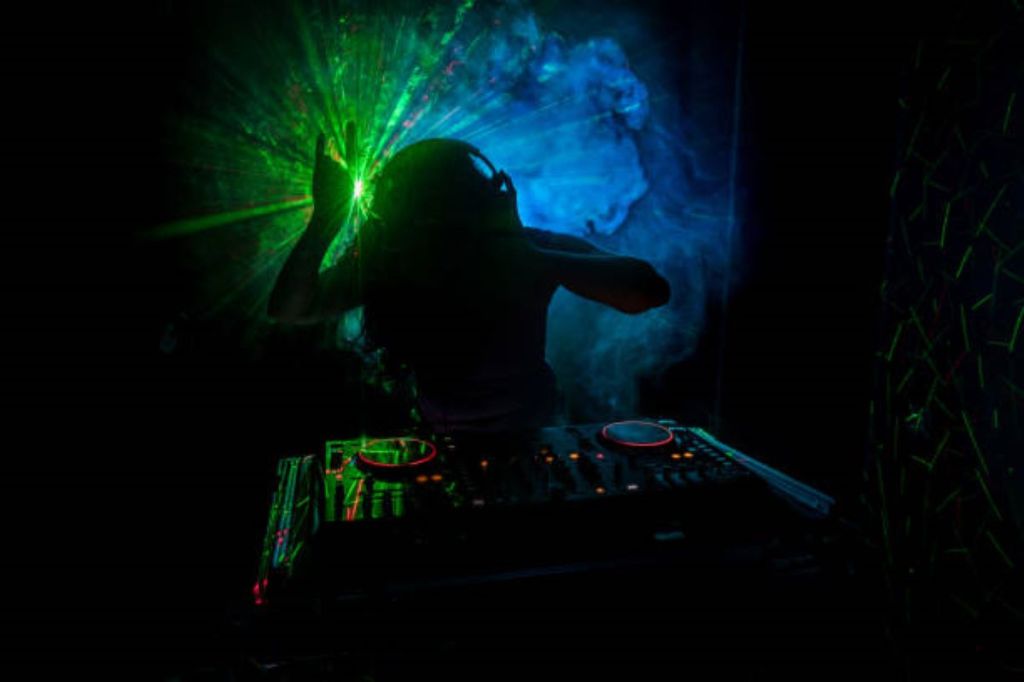 Pemilik Avenue 88 Club dan Cafe Bro & Mona Surabaya Dikabarkan Tak Gaji DJ