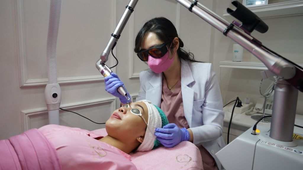 Reparasi Kulit Wajah Lebih Cerah Dan Muda Lewat Sinar Laser