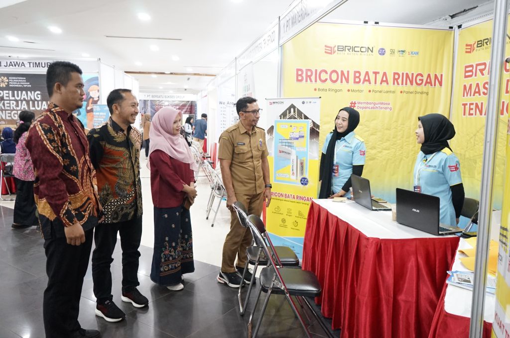 Ratusan Lowongan dalam Job Fair & Edu Fair 2025 Serap Pengangguran di Surabaya
