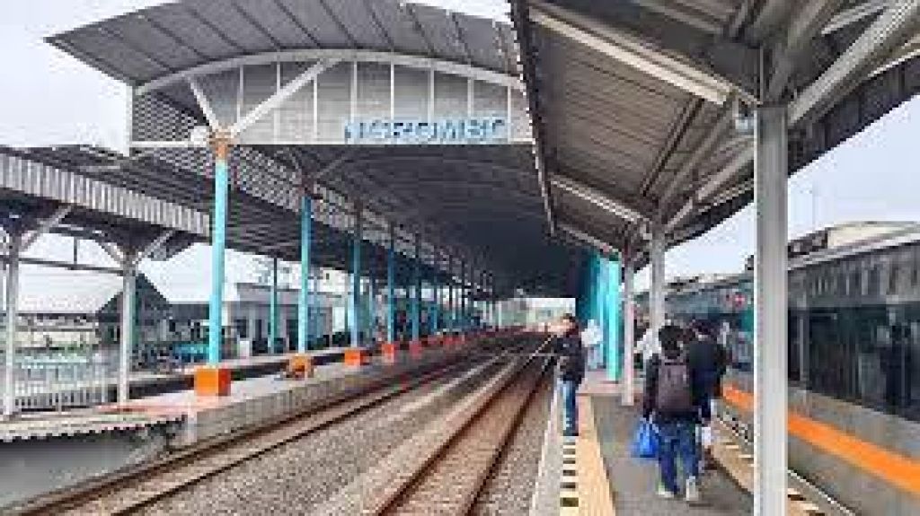 Insiden di Stasiun Klaten: Penumpang KA Sancaka Terjatuh Saat Upaya Turun di Kereta Berjalan