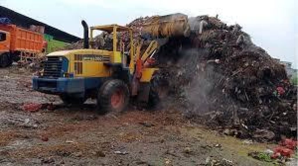 Sampah Menumpuk di Pasar Induk Kramat Jati, Pasar Jaya Percepat Pengangkutan dan Siapkan Perbaikan Sistem