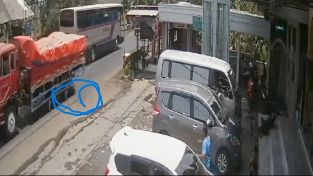 Dua Pengendara Motor Tewas Tertabrak Truk di Probolinggo
