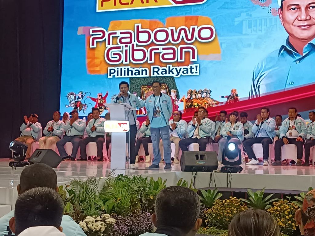 Ribuan Relawan Pilar 08 Deklarasi Prabowo-Gibran di Surabaya
