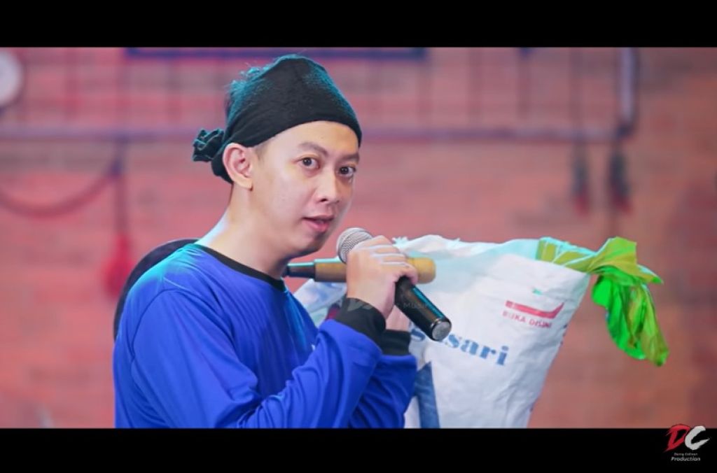 Gaya Bersahaja Eri Pras Cover Lagu Oplosan, Berikut Lirik dan Profilnya