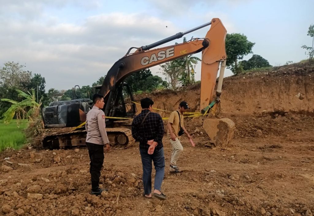Perbaiki Jalur Ngawi-Blora Swadaya Berujung Jeruji, Sekdes : Tak Ada Penebangan Hutan UGM