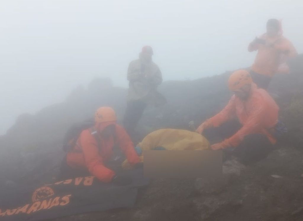 Mayat di Puncak Gunung Agung Bali Berhasil Dievakuasi, Identitasnya Terungkap