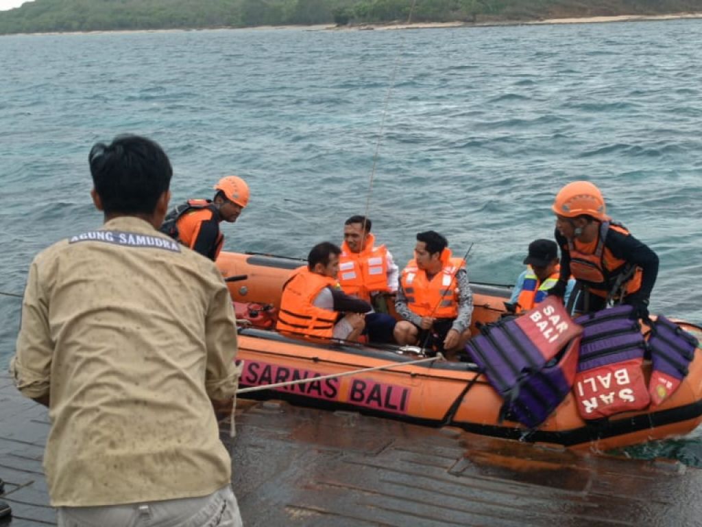 Cerita Penyelamatan Penumpang Kapal Kandas di Selat Bali
