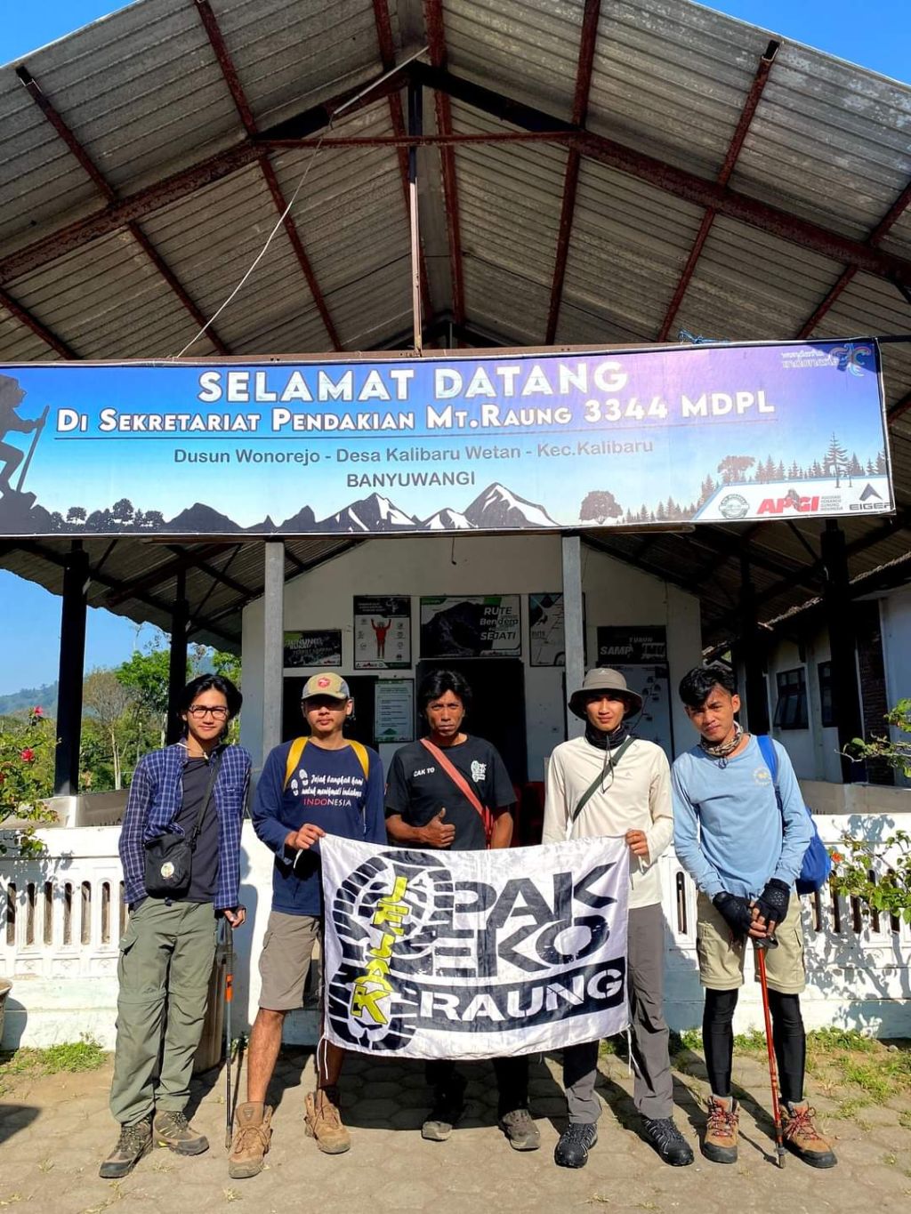 Puluhan Pendaki Turun Usai Muncul Titip Api Dekat Jalur Gunung Raung