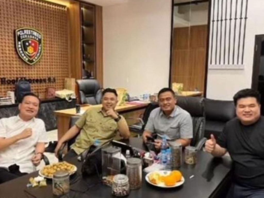 Wakasat Reskrim Polrestabes Surabaya Respons Beredar Foto Bareng Ivan