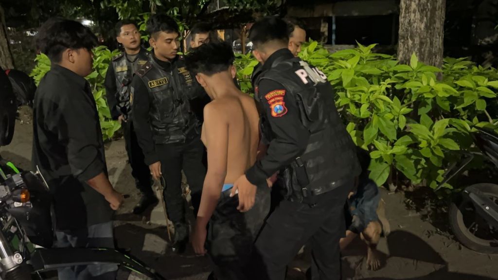 Keliaran Bawa Pedang, 3 dari Puluhan Anggota Gangster Surabaya Ditangkap