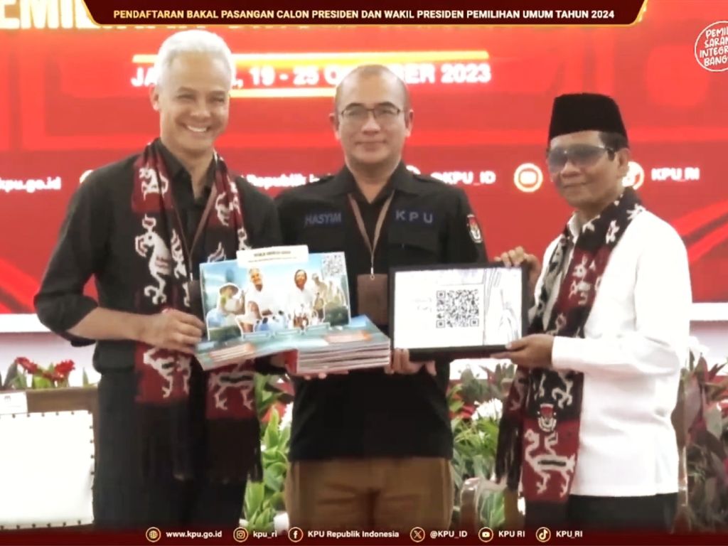 Ganjar-Mahfud MD Resmi Daftar Pilpres 2024, Tes Kesehatan Tepat di Hari Santri