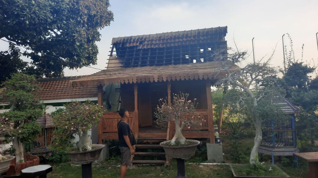 Jelang Pilkada 2024, Gazebo Mantan Ketua DPC Gerindra Situbondo Terbakar