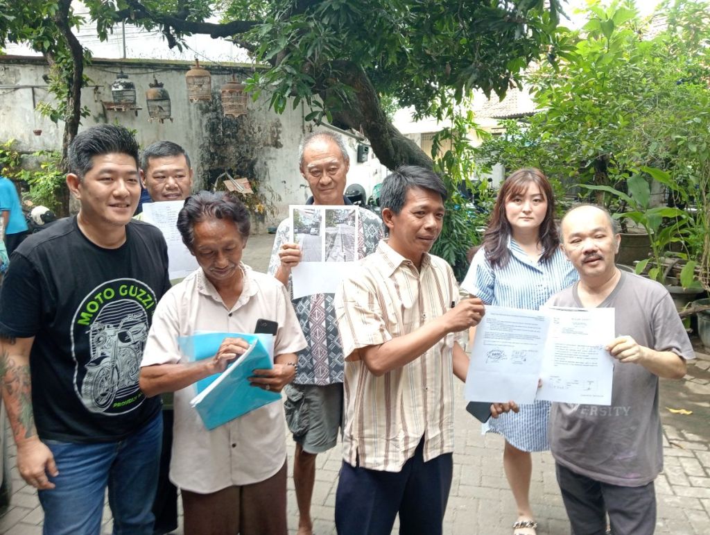 Tempat Usaha Air Mineral di Gembong Sayuran Surabaya Disebut Penyebab Jalan Rusak