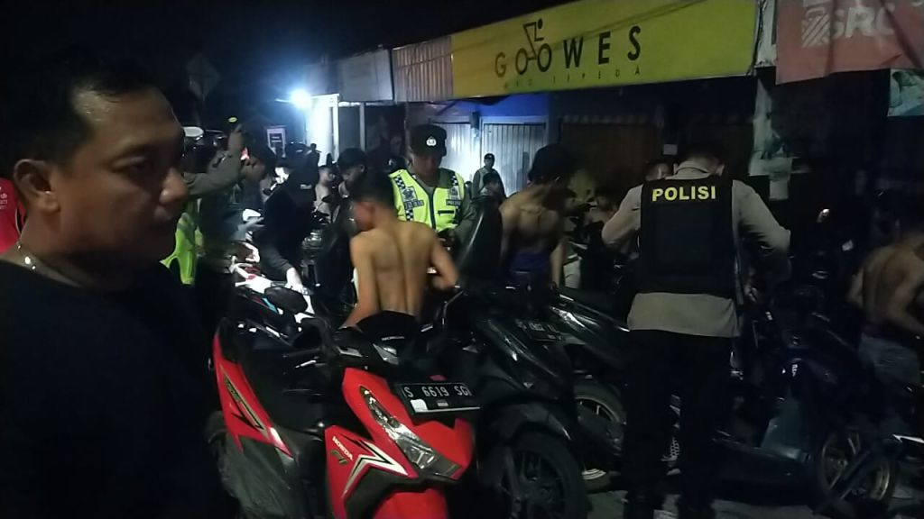 Belasan Pemuda Resahkan Warga Kota Mojokerto Diamankan, Obeng Hingga Palu Disita