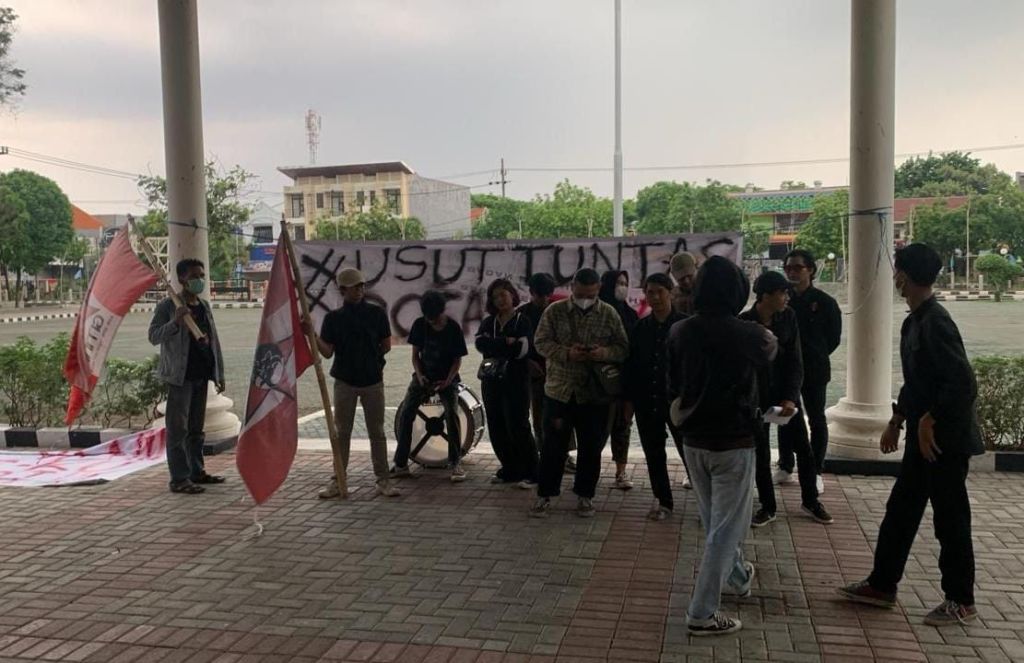 GMNI UPN Veteran Jatim Tuntut Transparansi Rektorat Terkait Dugaan Korupsi