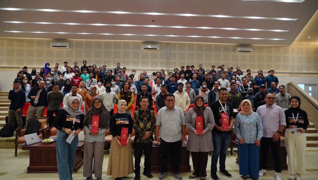 Sistekin Untag Surabaya Menggali Teknologi Terkini Bersama Google I/O Extended Cloud