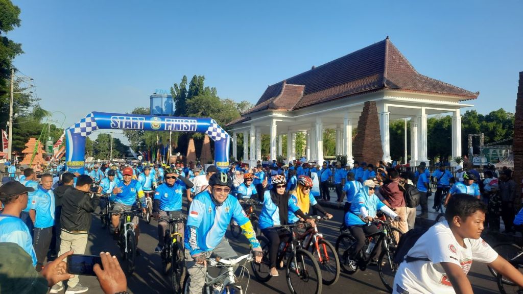 Ribuan Pesepeda Ikut Gowes Bersama Bupati Situbondo
