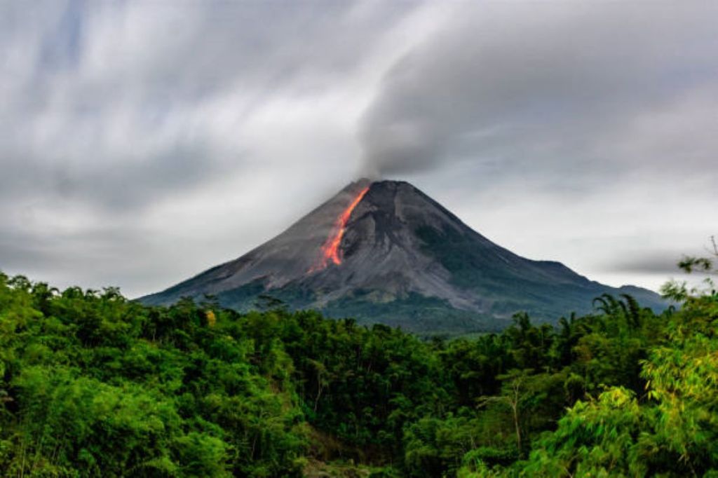 26 Oktober 14 Tahun Lalu Erupsi Merapi Menewaskan Mbah Maridjan Sang Juru Kunci