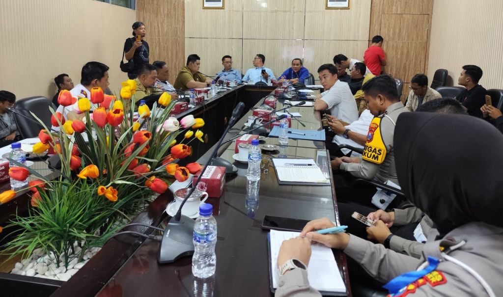 Armada Truk Pabrik Semen PT Imasco Asiatic Jember Bisa Beroprasi Malam Hari