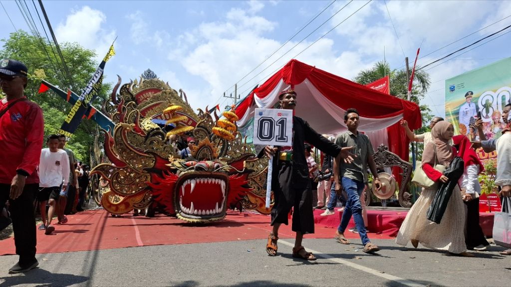 Semarak Pawai Budaya Probolinggo SAE 2025, Warga Tumpah Ruah Sepanjang Rute
