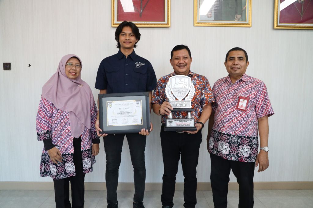 Hebat! Mahasiswa Untag Surabaya Sabet Juara 1 Drag Race Nasional