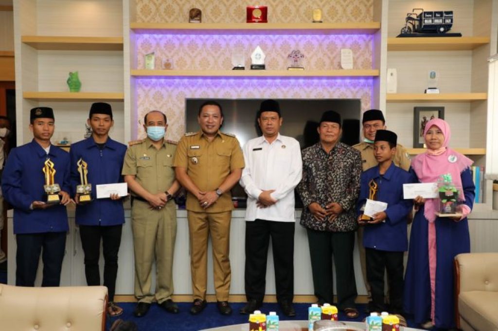 Pemkab Sampang Beri Beasiswa Juara MTQ XXIX
