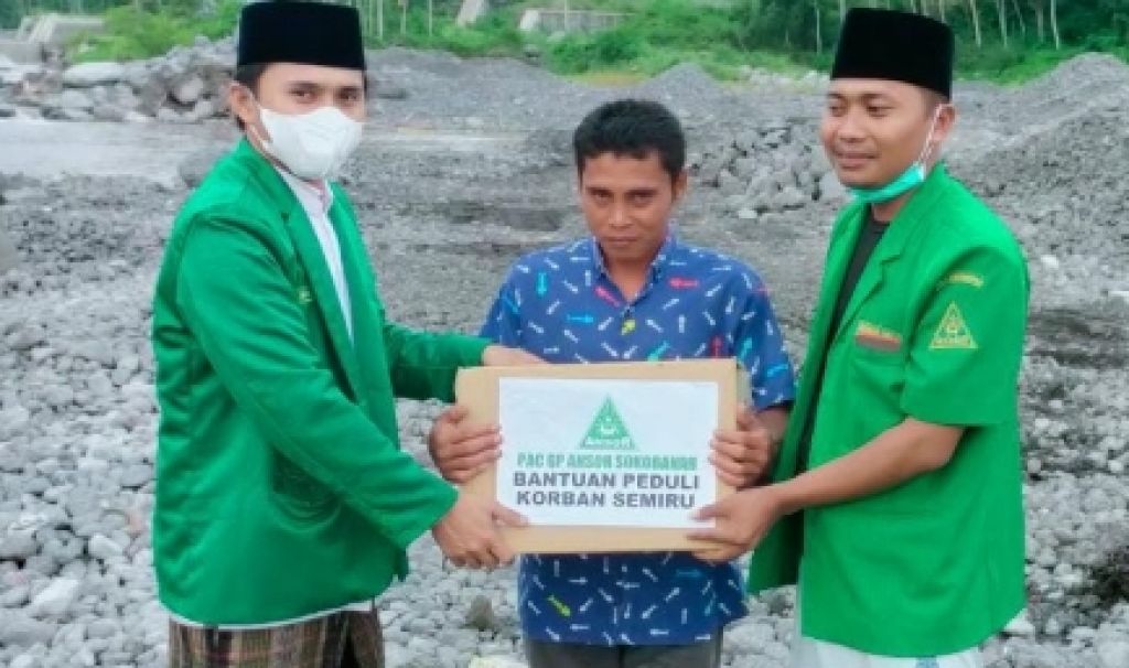 Terjun ke Lokasi Pengungsian, Ansor Sokobanah Salurkan Bantuan