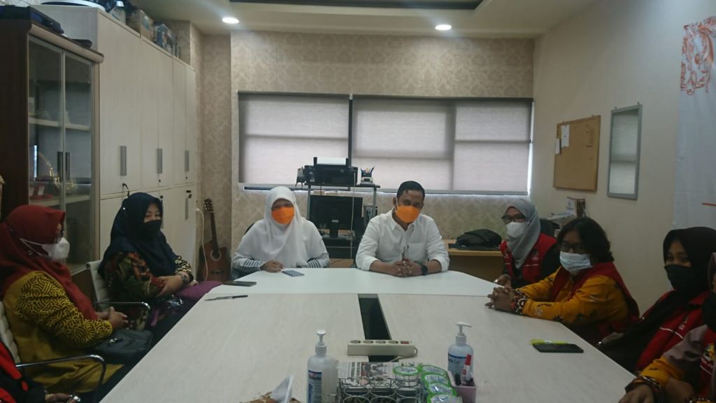 Ngadu ke F-PKS, Kader Kesehatan: Kami Geloh, Kayak Enggak Diregane