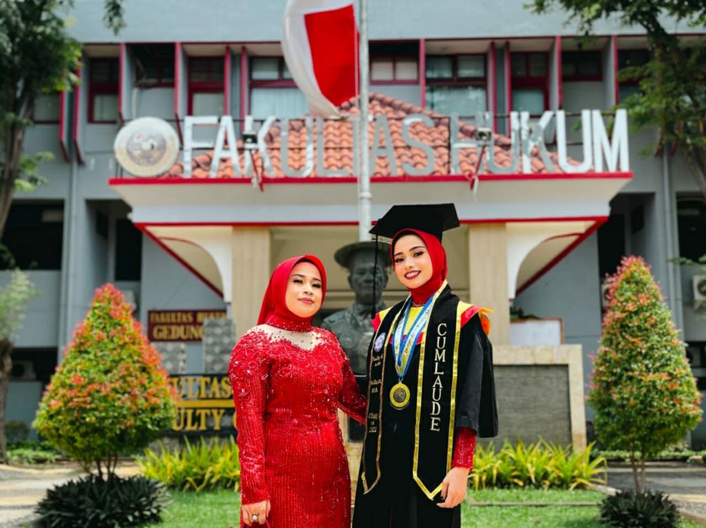 Nabila, Raih Cumlaude Magister Ilmu Hukum Unair Termuda
