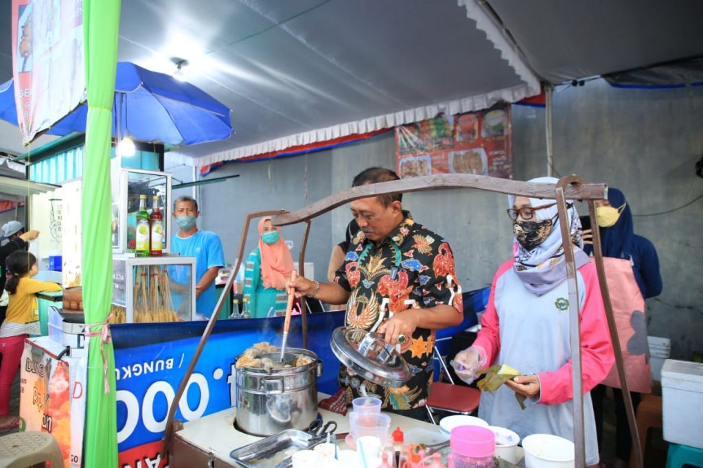 Di Bazar Ramadan YKP, Cakji Berbaur dengan Warga