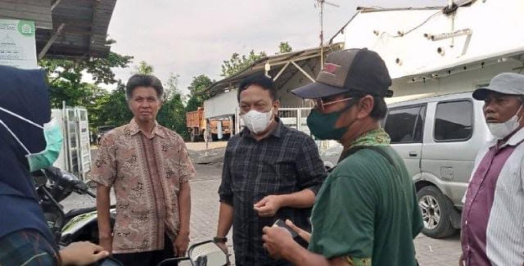 Hampir 2 Minggu Kesulitan Air. Warga Keputih Tegal Ngadu ke Wakil Ketua Komisi B