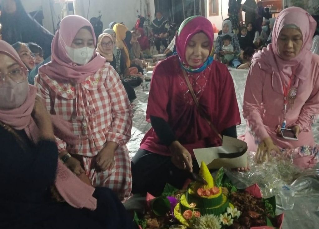 Warga Hunian Akhmal Mandiri Boteng Gresik Gelar Malam Tasyakuran Peringati HUT RI Ke 77