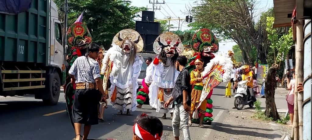 Naga Geni Muncul di Kirab Tumpeng Dusun Boteng Gresik