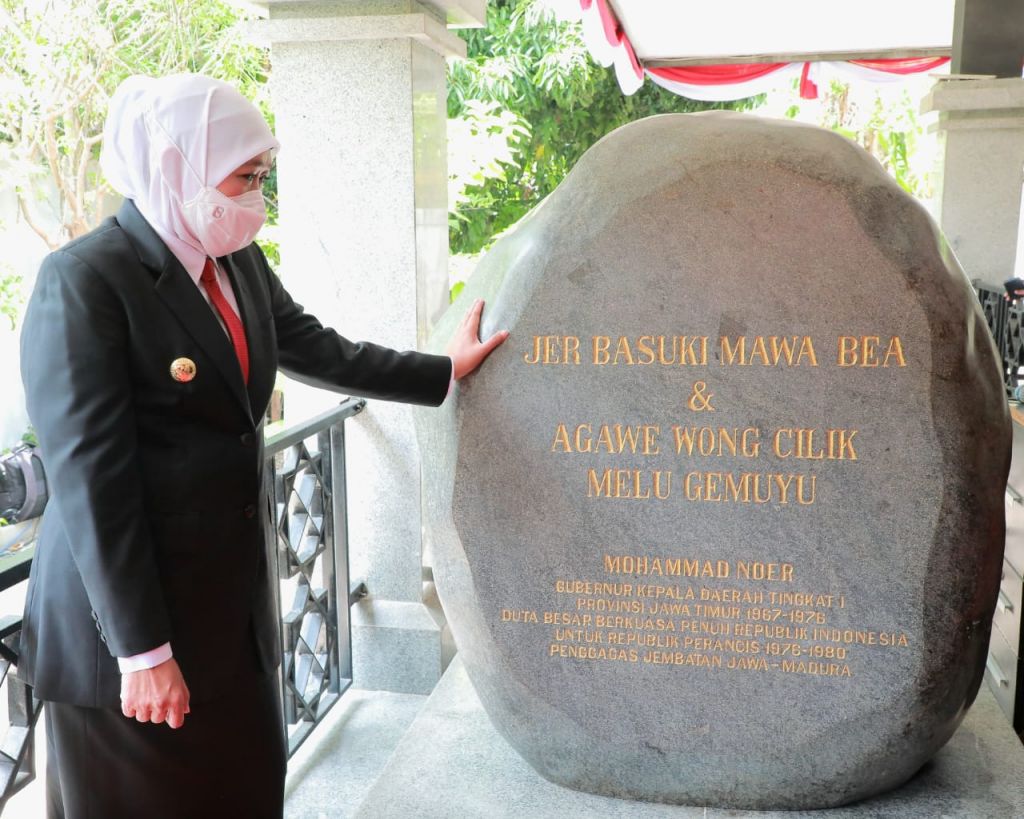 Gubernur Khofifah Ziarah Ke Makam M Noer, Penggagas Jembatan Suramadu