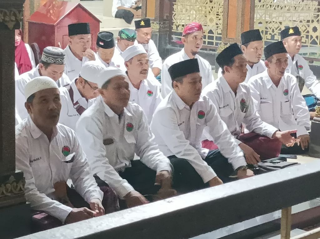 Songsong Hari Santri Nasional, Bamusi Surabaya Ziarah ke Makam Dua Tokoh NU