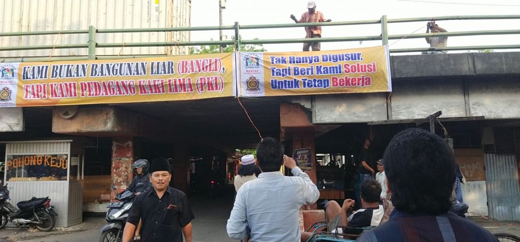 Penggusuran Ditunda, PKL Bawah Tol Tambak Asri Berharap Ada Solusi