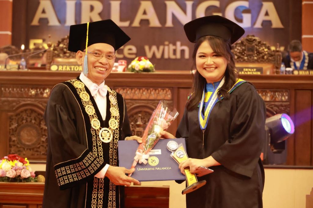 Mengenal Sosok Maria Apriliani Peraih Gelar Doktor Termuda di Indonesia Asal Unair