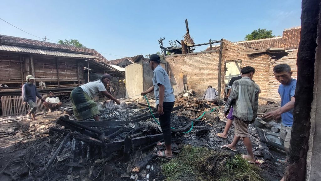 Dua Rumah di Leces Probolinggo Hangus Terbakar saat Ditinggal Penghuni Tanam Bawang