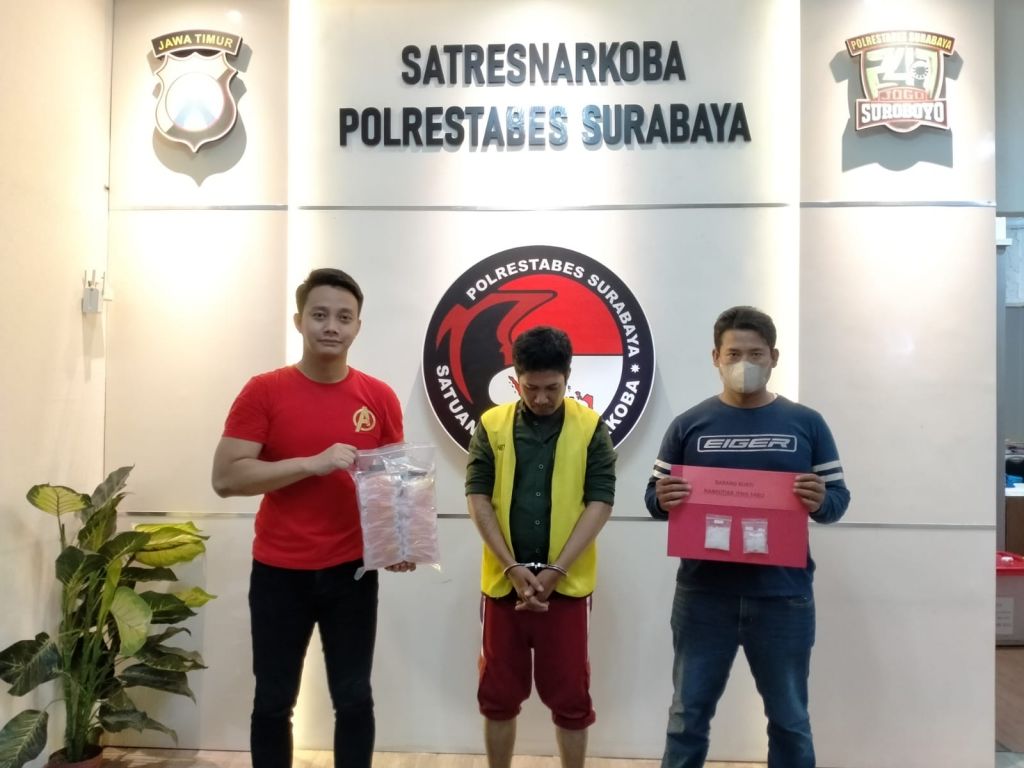 Polisi Gerebek Tempat untuk Mengemas Sabu di Surabaya