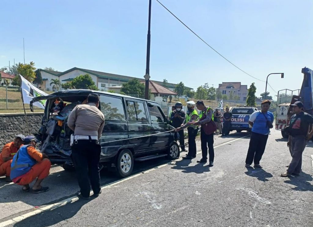 5 Kendaraan Terlibat Kecelakaan di Pasuruan, 2 Orang Tewas