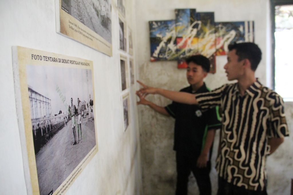 Keren, Cafe di Jombang Gelar Pameran Foto untuk Ajak Generasi Muda Kenang Pahlawan