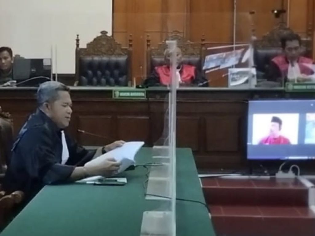 Mantan Walikota Blitar Samanhudi Dituntut 5 Tahun Penjara