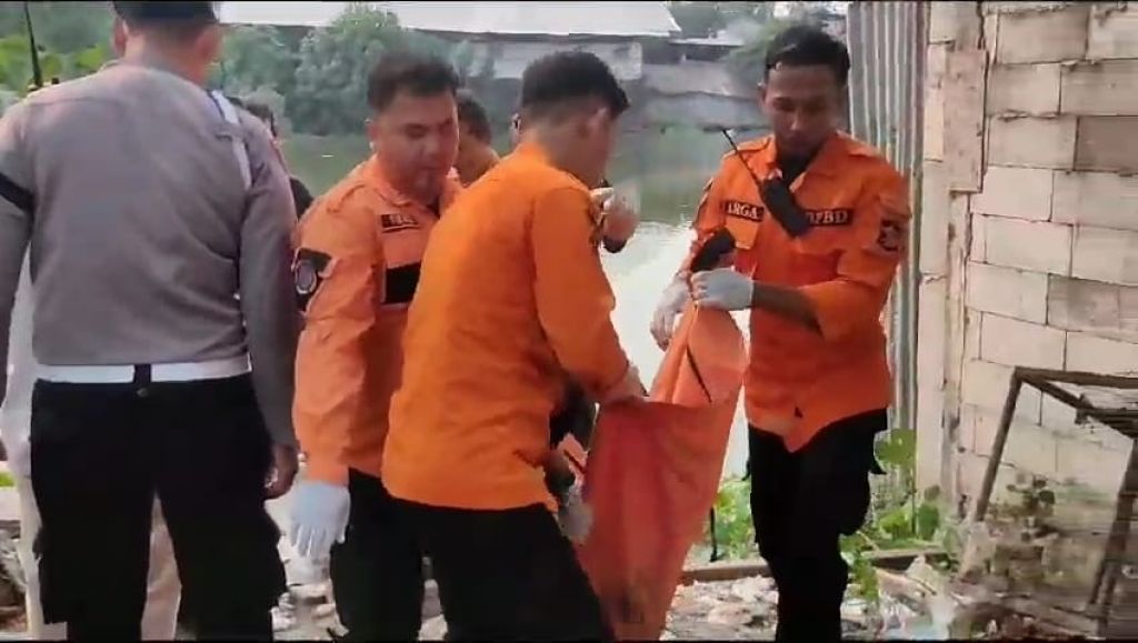 Bocah Diduga Disabilitas Ditemukan Tewas Mengapung oleh Pemancing di Sungai Brantas