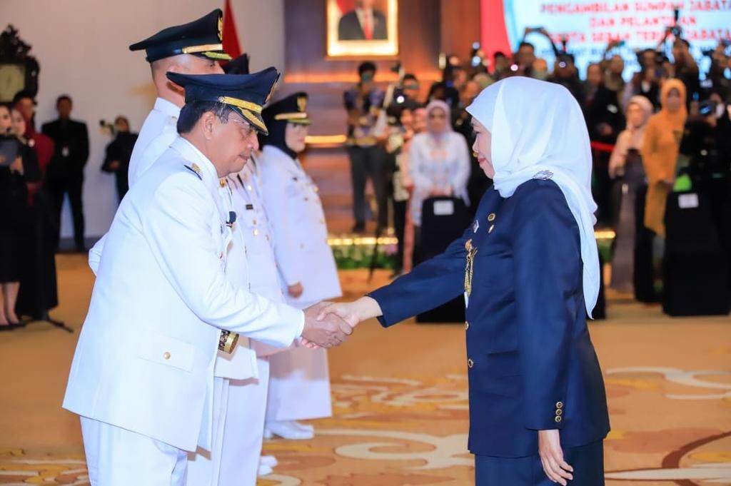 Lantik 6 Pj Bupati, Gubernur Khofifah Titipkan Pesan Khusus